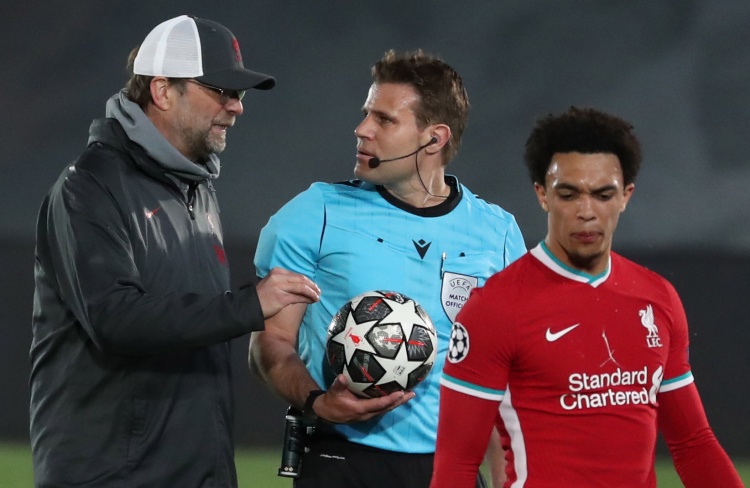 [中超]第12轮：上海海港3-1青岛海牛 集锦