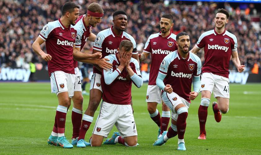 利物浦主场保持不败