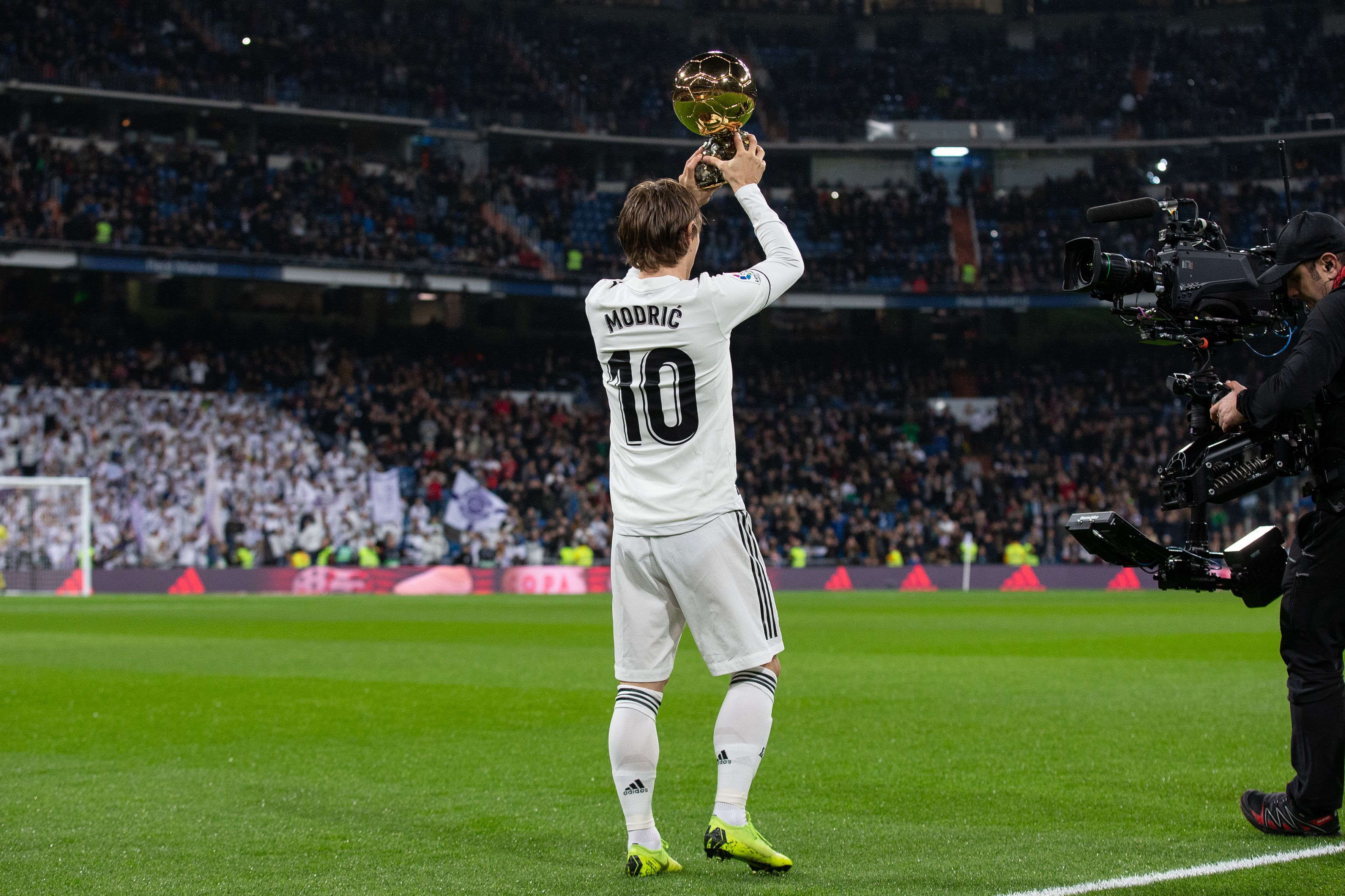 [中超]恩加德乌解围不远 吴曦挑射扳平比分