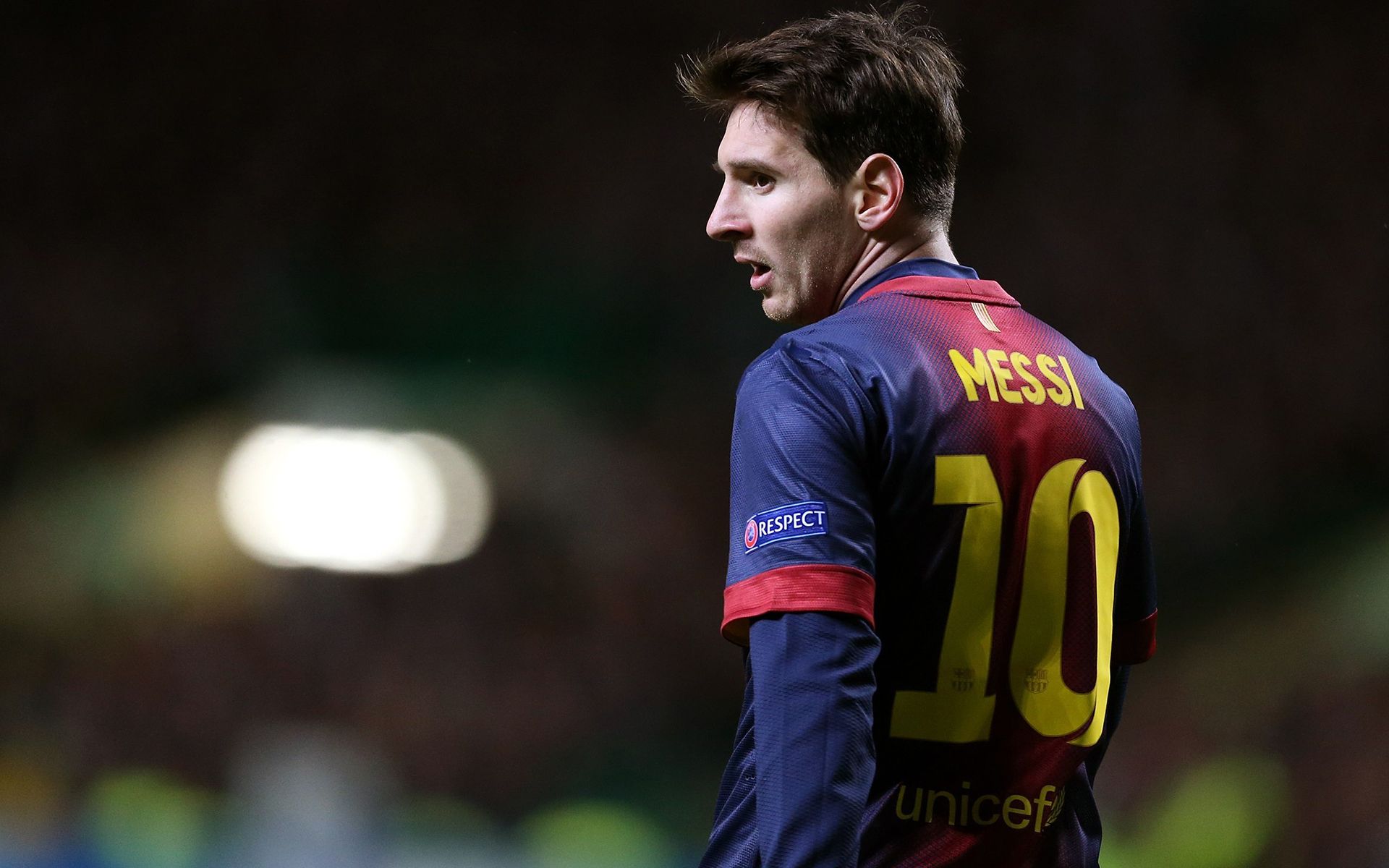 国足vs乌兹别克斯坦 有效的得分手段是侧向传中，就是所谓的45度炸 老董聊球